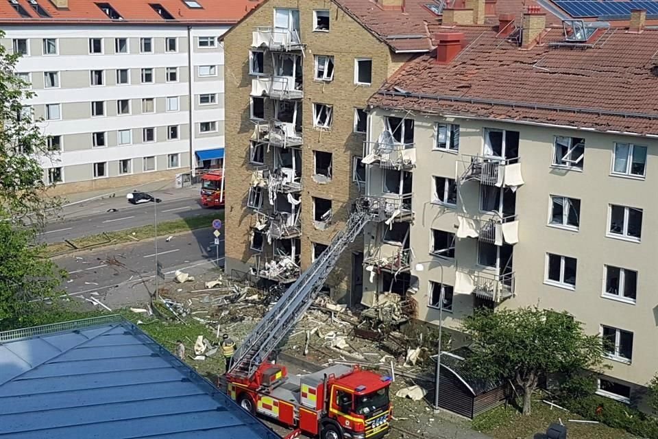 Una explosión sacudió dos edificios residenciales en una ciudad del sur de Suecia y causó heridas leves de 25 personas.
