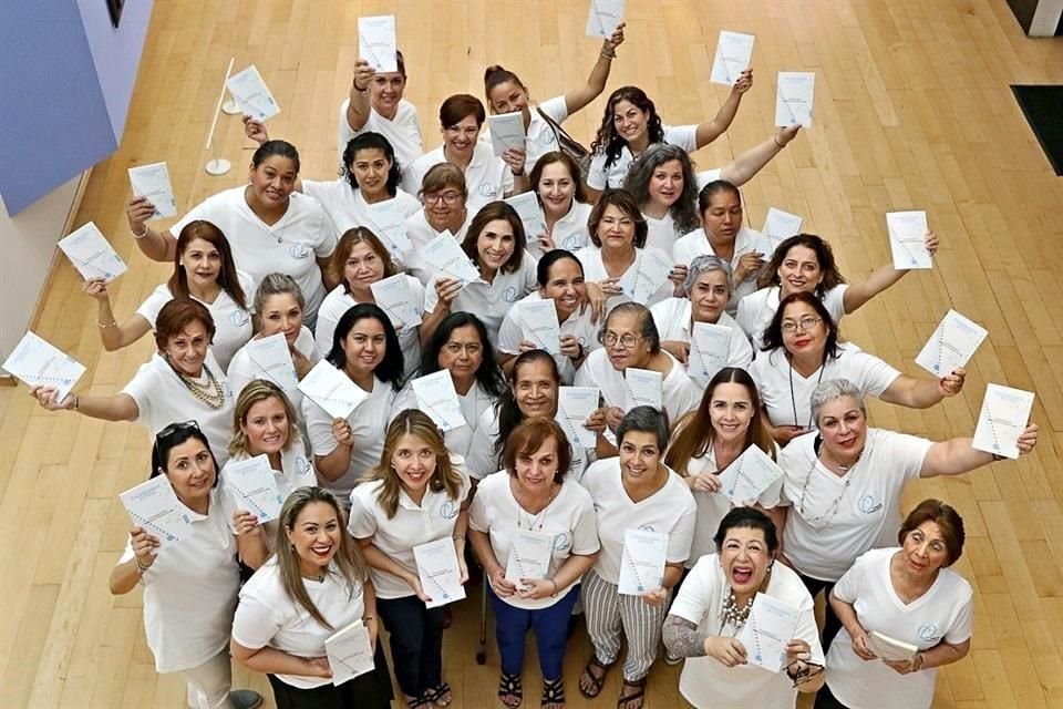 De las más de 100 participantes, unas 40 aceptaron publicar sus escritos e identificarse con su nombre.