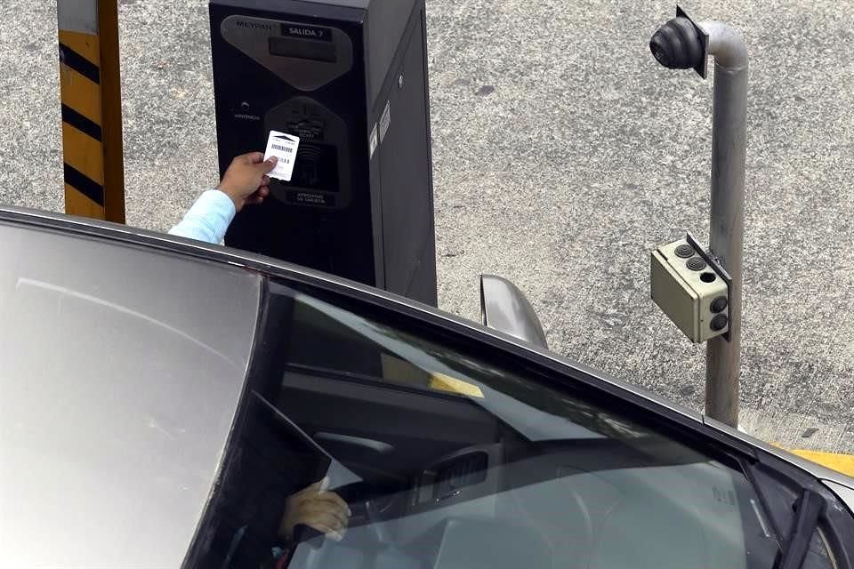 Algunos estacionamientos cobran horas completas sin importar si se permaneció en su totalidad.
