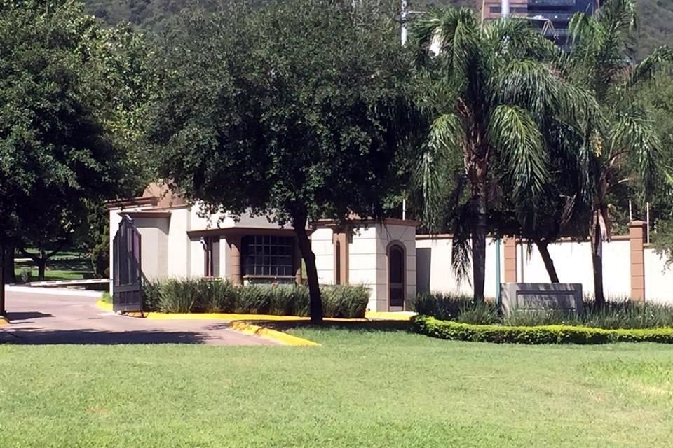 Los delincuentes entraron a una colonia privada.