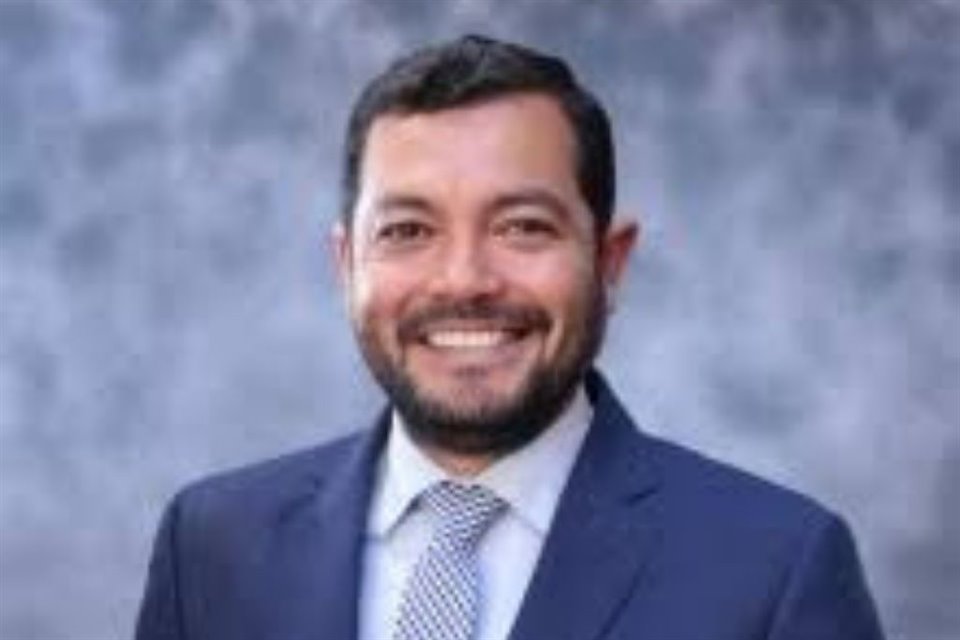 El coordinador general de Administración e Innovación Gubernamental de Tlaquepaque, Israel Ramírez Camacho, fue asesinado a balazos a cuadra y media de la Presidencia municipal.