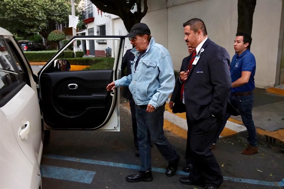 Benito Castro, primo de Gualberto, acudió a visitarlo.