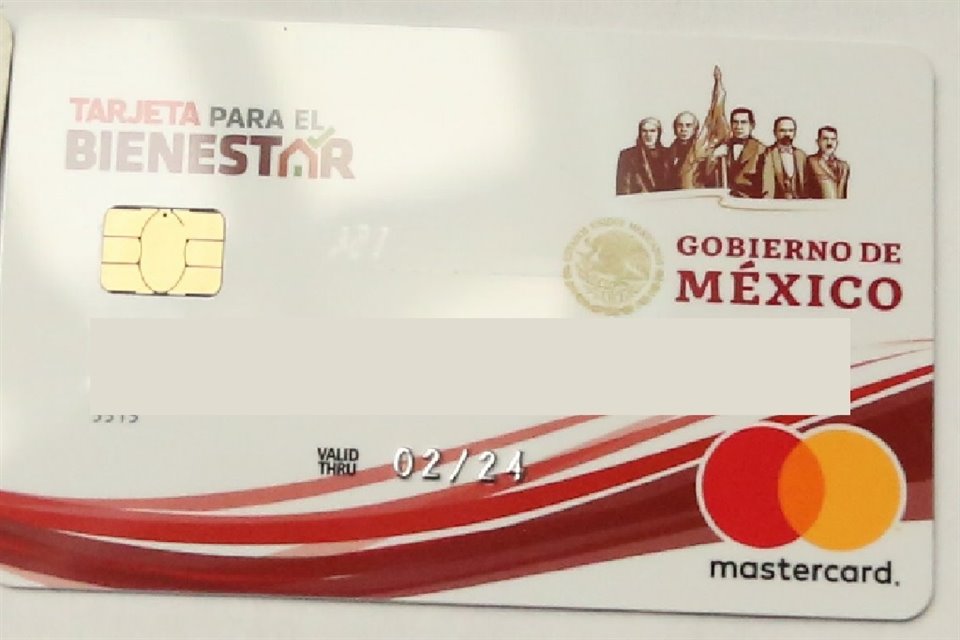 Los nuevos plásticos llamados 'Tarjetas para el Bienestar'  tienen el logotipo del Gobierno de Andrés Manuel López Obrador y, al igual que las anteriores, son operadas mediante Bansefi. 