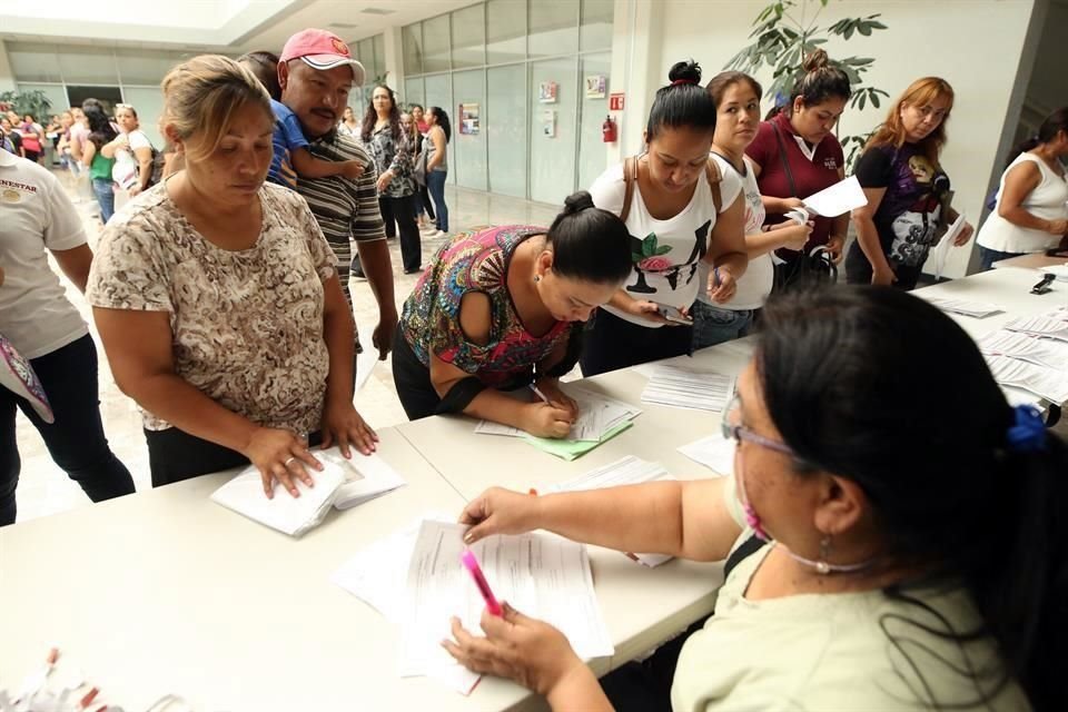 Las mujeres mencionaron que, ahora, el trámite les parece más ordenado, pero mostraron confusiones en cuál es el monto exacto que recibirán de apoyo por menor.