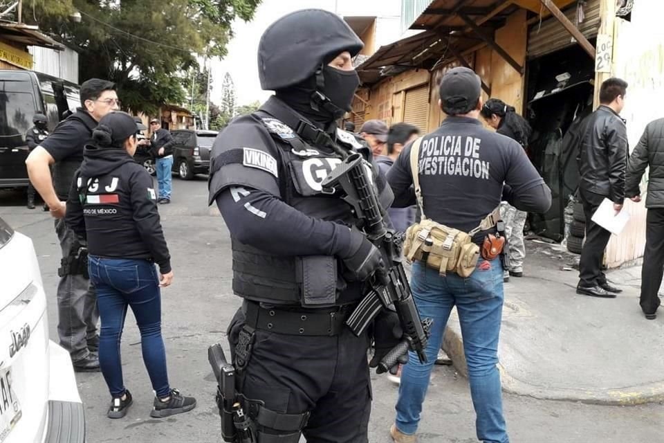 Agentes de la PGJ realizan un operativo contra el robo de autopartes, en la Colonia San Felipe de Jesús, en Gustavo A. Madero.