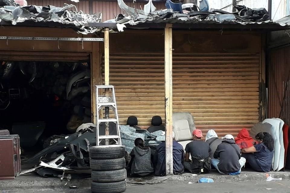 Hasta el momento serían al menos 10 personas detenidas por su presunta participación en el almacenamiento y venta de dichas refacciones.