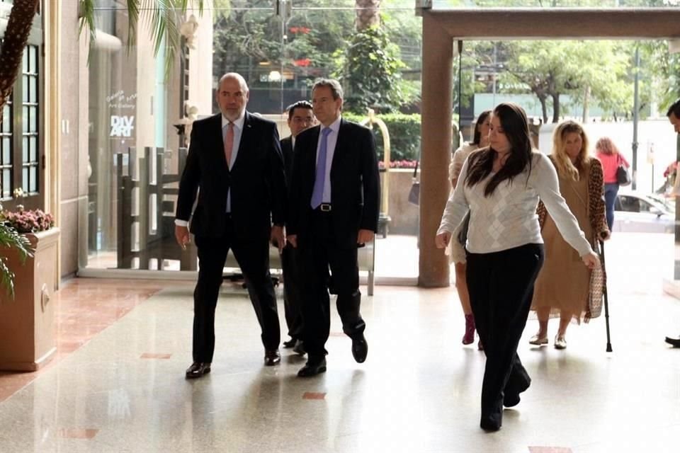 Esta mañana en el Club de Industriales, integrantes del CCE se reunieron con el Secretario de Educación, Esteban Moctezuma.