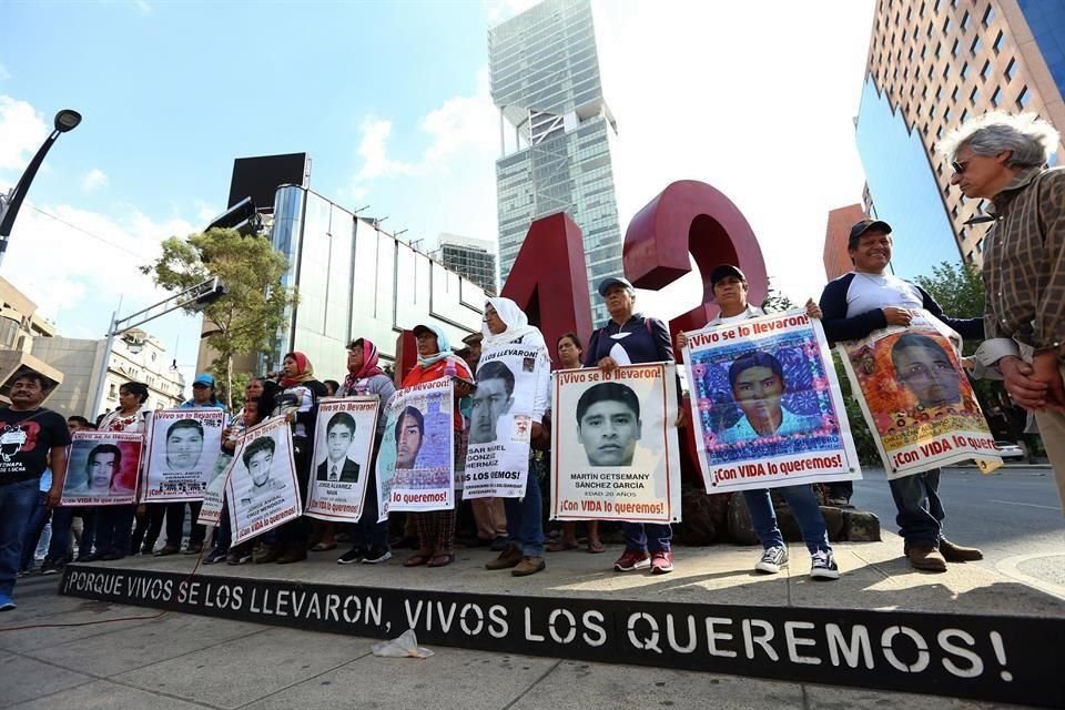 En el escrito se detalla también el encuentro que sostuvieron los integrantes de la comisión con el Fiscal General de la República, Alejandro Gertz Manero.