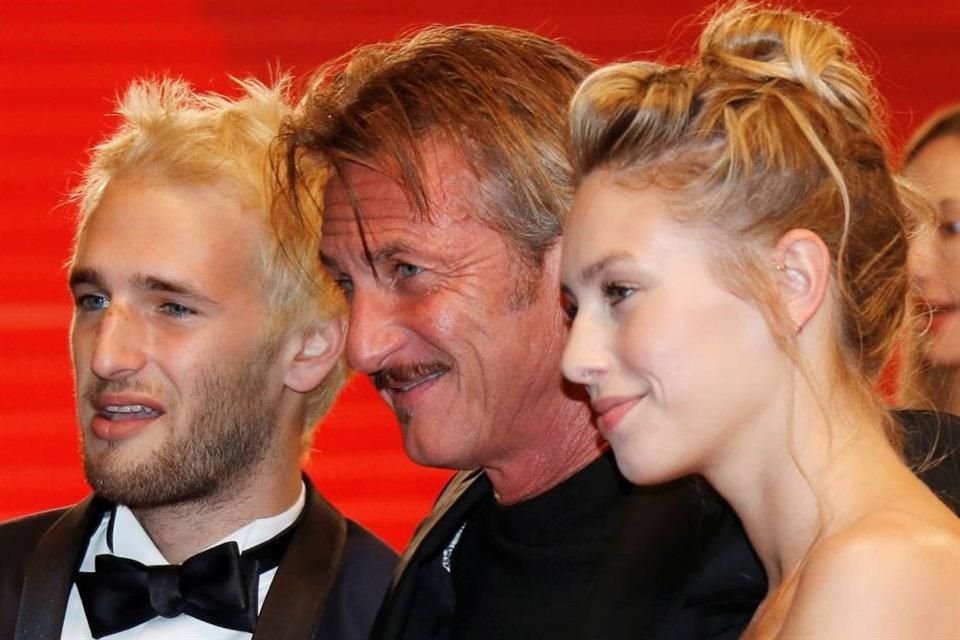Penn será director y protagonista de la cinta 'Flag Day', en la que participarán sus hijos Hopper (IZQ.) y Dylan (DER.)