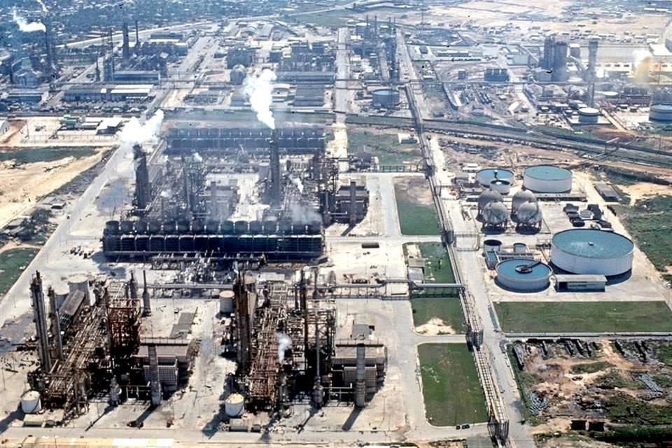 Complejo petroquímico de Petróleos Mexicanos en Cosoleacaque, Veracruz.