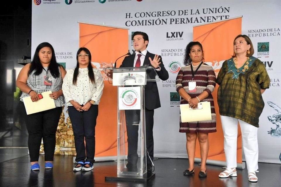 Junto con el Senador de Movimiento Ciudadano, Samuel García, que ha promovido amparos, las representantes de estancias ofrecieron previamente una rueda de prensa en el Senado.