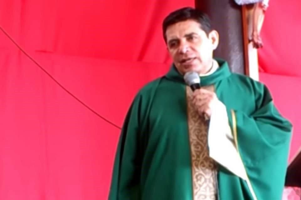 La PGJ rastrea un vehículo y a una persona que presuntamente ayudó a escapar al sacerdote Francisco Javier Bautista del sitio donde abandonaron la camioneta con el cuerpo del joven Leonardo Avendaño