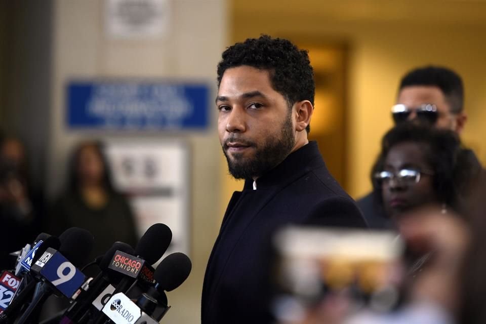 Aunque la Policía comprobó en investigación que Jussie Smollett fue quien coordinó el ataque a su persona, los fiscales le quitaron los cargos, por lo que ahora serán investigados.