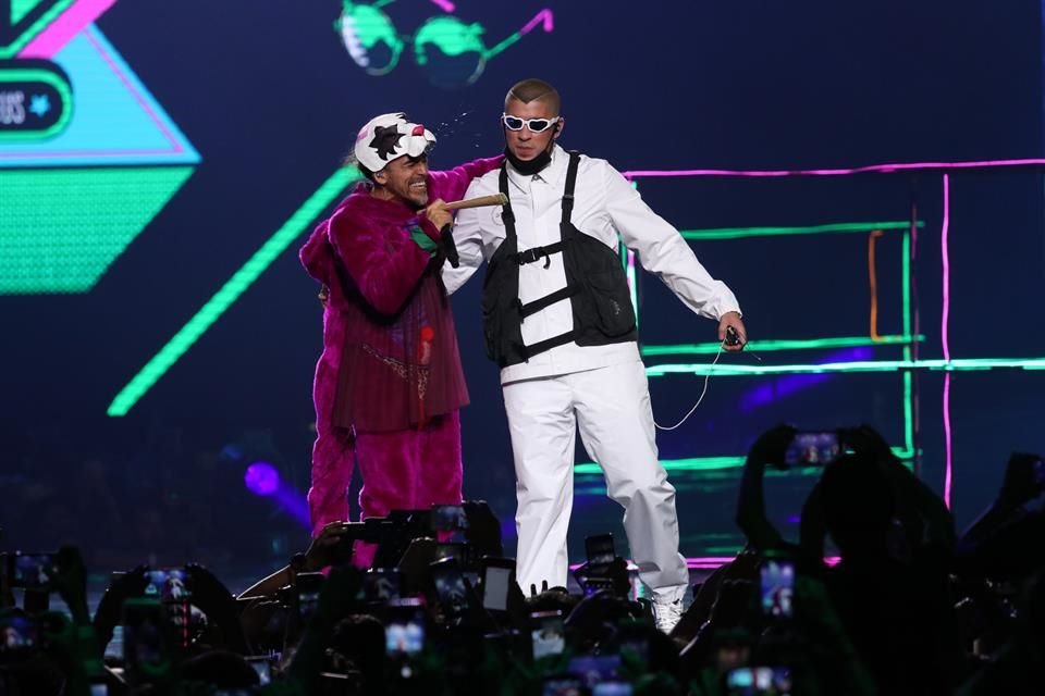 A Bad Bunny le echaron porras desde que apareció.