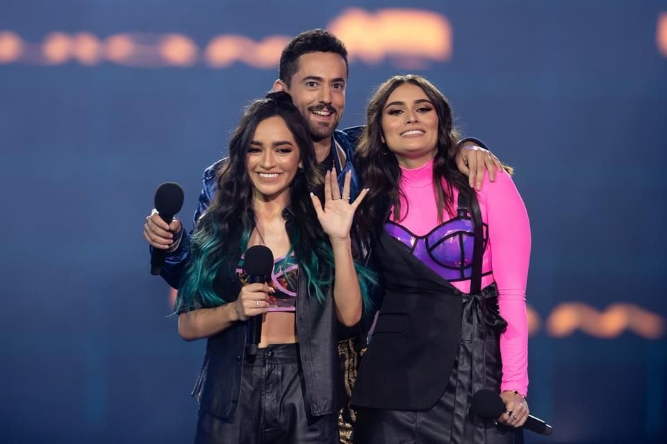 Luis Gerardo Méndez y Calle y Poché condujeron el show, en el Palacio de los Deportes.