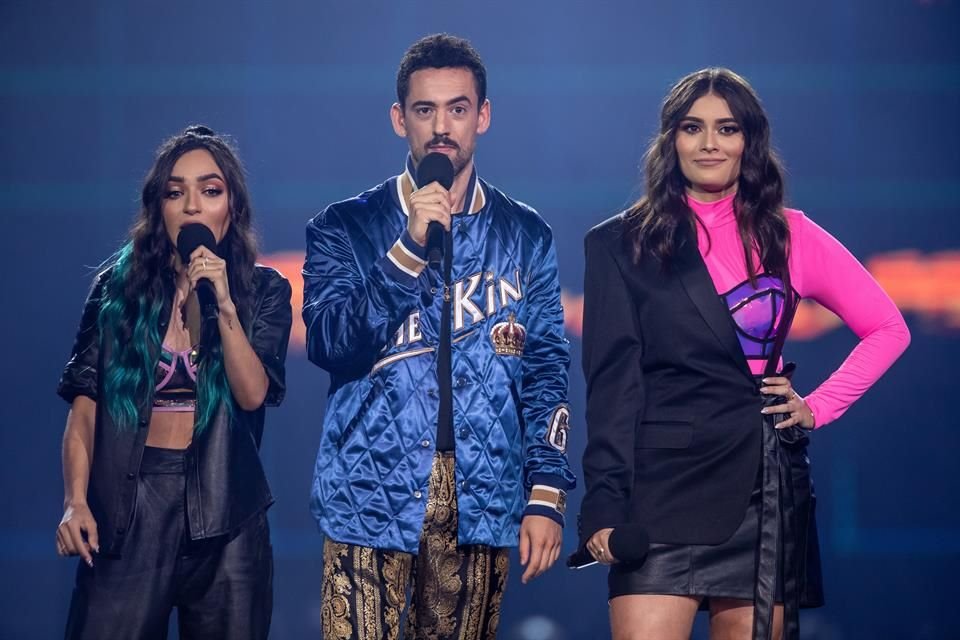 Luis Gerardo Méndez y Calle y Poché condujeron el show, en el Palacio de los Deportes.