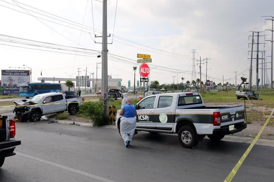 Un conductor y su hijo de 9 años murieron cuando la camioneta donde viajaban chocó frontalmente contra otro vehículo, en Apodaca.