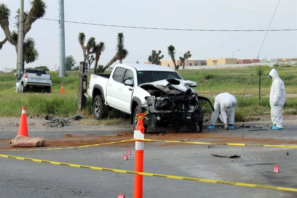 Las víctimas mortales iban en una camioneta Chevrolet Tornado en compañía de la pareja del hombre y madre del niño, quien sufrió lesiones.