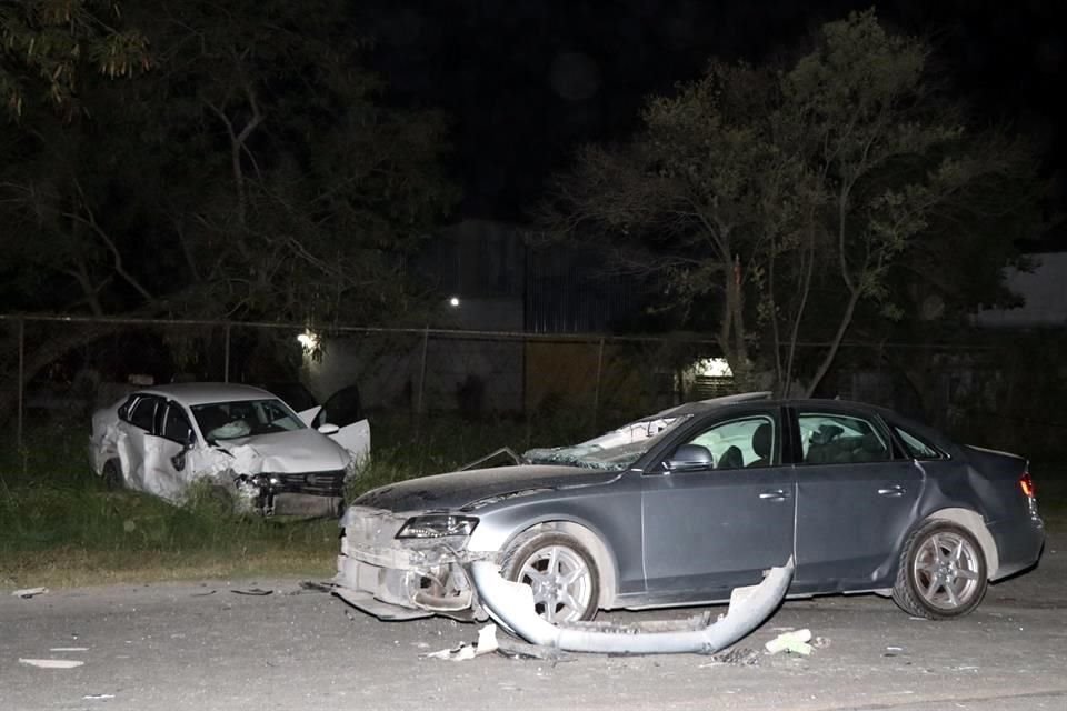 La Durango se desplazaba al sur por la Carretera a San Mateo y al invadir la circulación contraria chocó contra un Audi y luego contra el Vento.