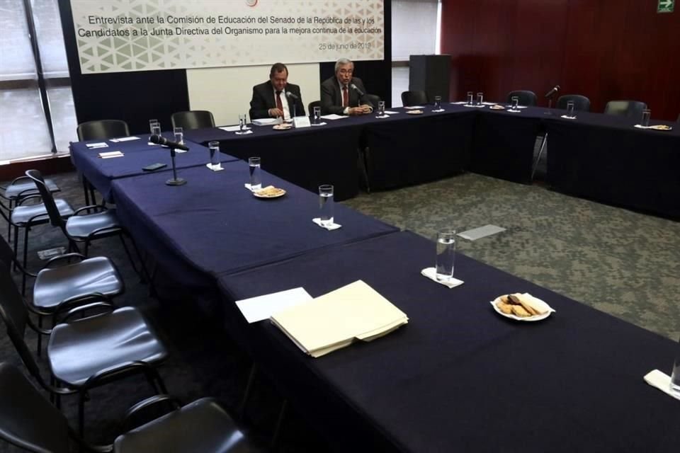 Senadores de la Comisión de Educación y aspirantes al órgano que sustituirá al INEE llegaron tarde o no están presentes en comparecencias.