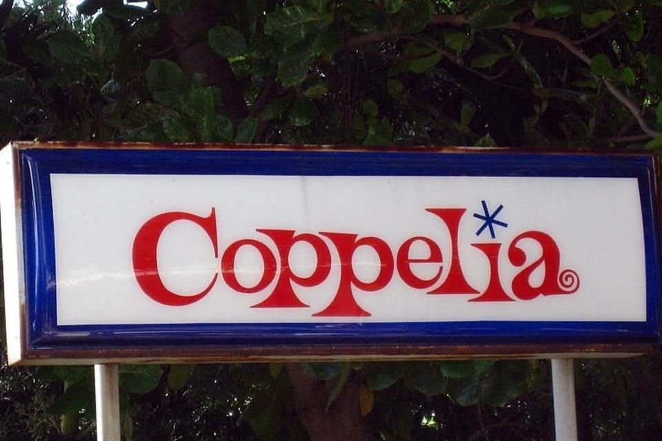 La emblemática heladería Coppelia reabre, tras un intensivo proceso de mejora de sus instalaciones ubicadas en el barrio del Vedado, Cuba.