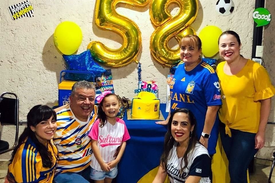 Ilse del Real, Rodolfo del Real Vega, Lucía Ramírez del Real, Melody del Real, Blanca Arcelia Robles del Real y Arcy del Real