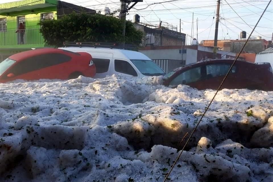 Así lucían algunas calles en Tlaquepaque después de la granizada.