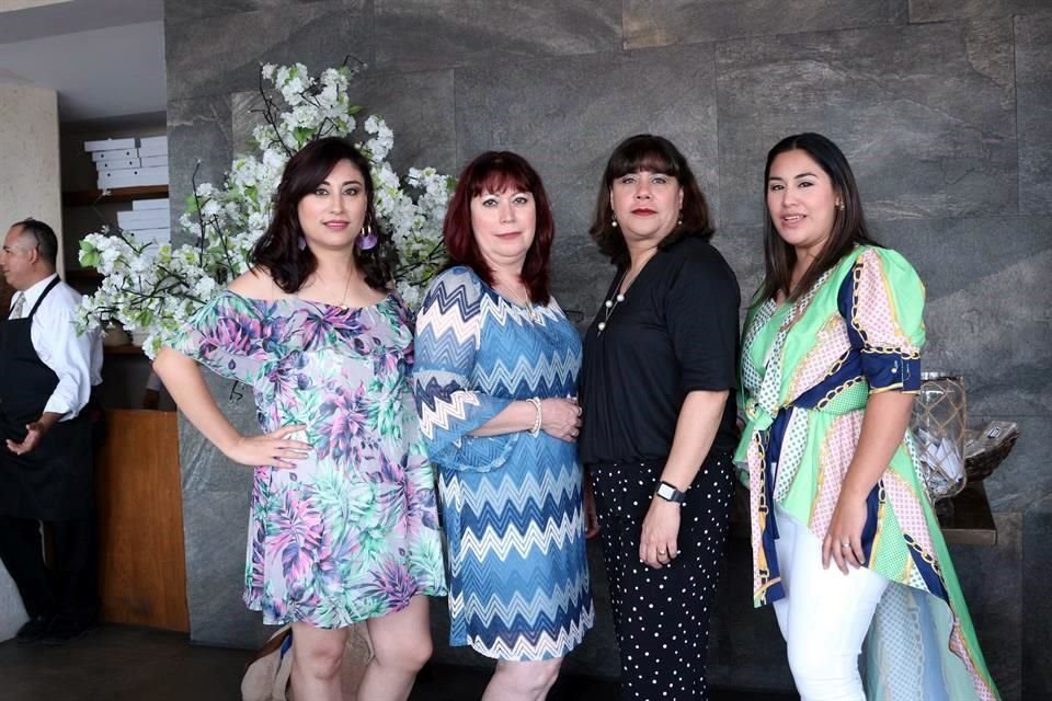 CUÑADAS: Verónica Martínez de Hernández, Lidia Martínez de Martínez, Angeles Martínez de Martínez y Consuelo Martínez de Garza