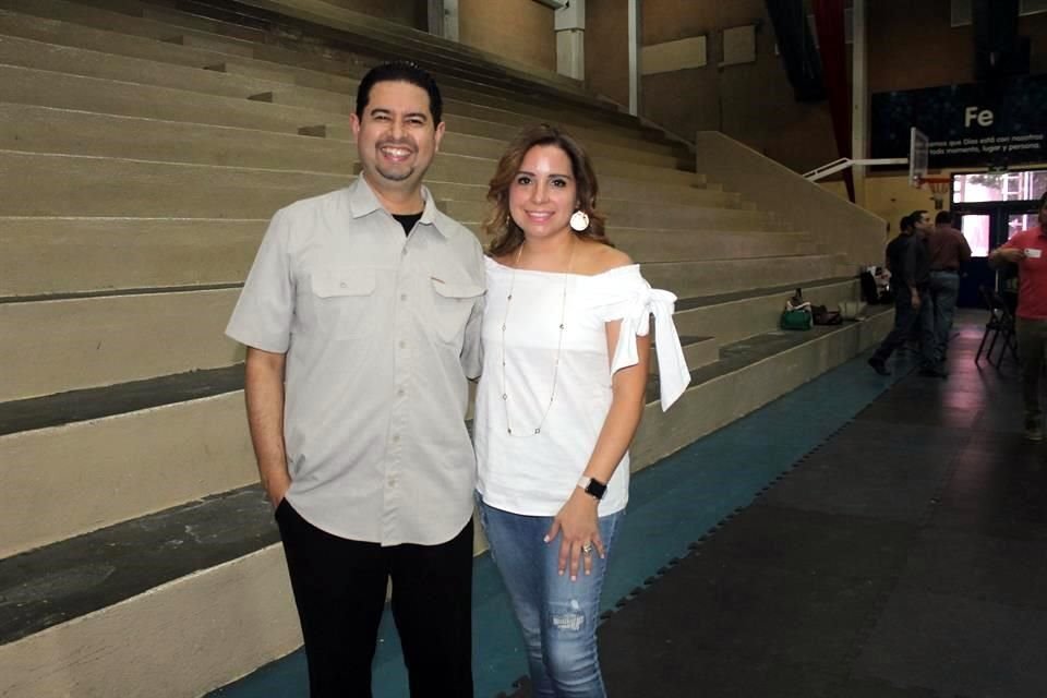 José Nava y Lety Molina de Nava