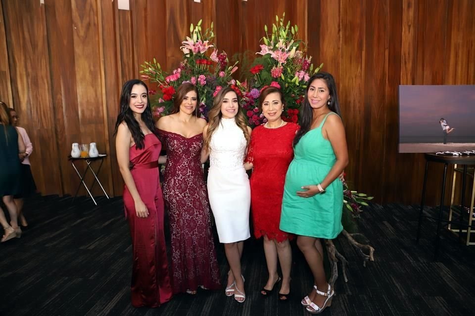 Itzel González Gómez, Alejandra Gómez de González, Annie González Gómez, Clarita Pulido de Villaseñor y Clara Villaseñor de Hernández