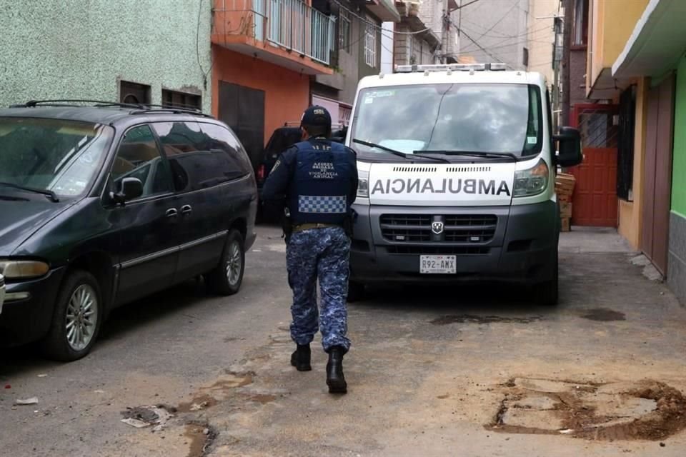 Policías de la SSC y elementos del a Brigada Animal arribaron al inmueble.