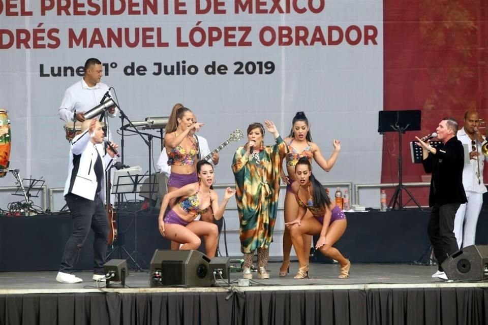 En el festival en el Zócalo participa Margarita La Diosa de la Cumbia.