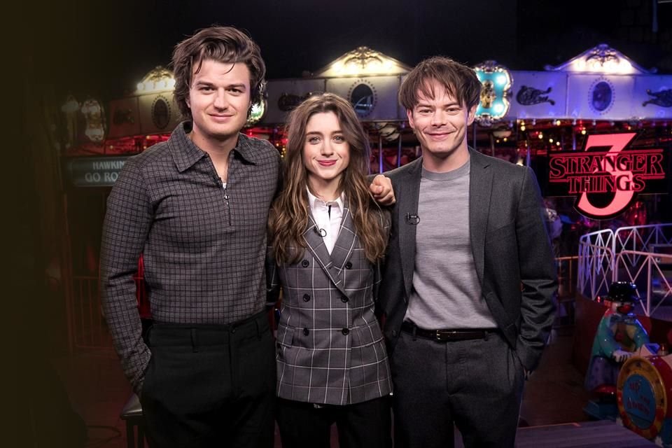 (Izq.) Joe Keery (Steve Harrington), Natalia Dyer (Nancy Wheeler) y Charlie Heaton (Jonathan Byers) son parte del elenco.