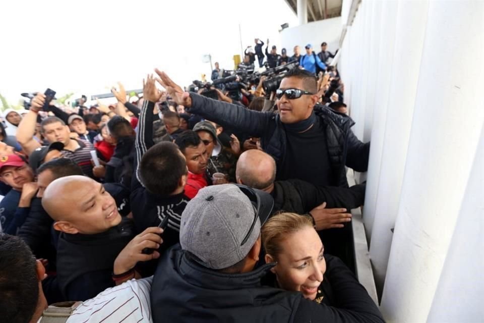 Tras empujones, Trujillo llamó al diálogo.