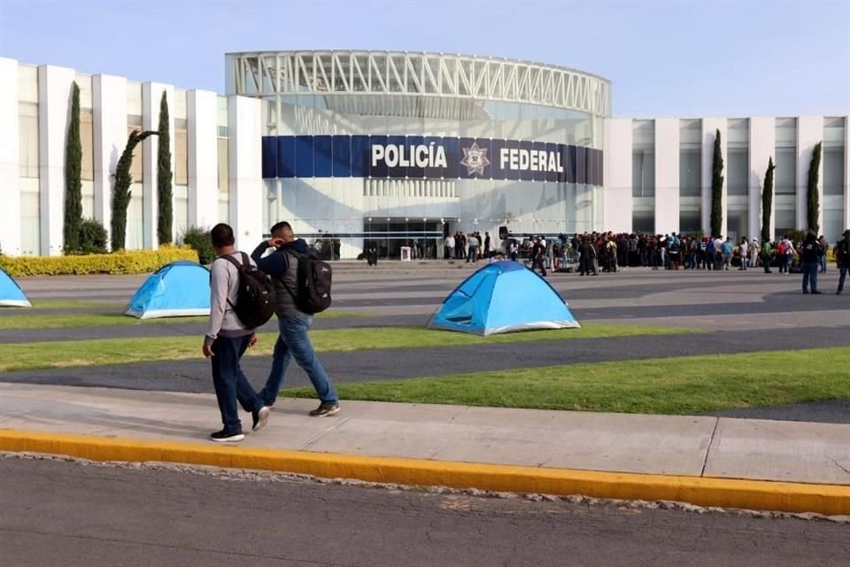 En el informe se pide emitir datos de los participantes como nombres, cargos, grados, áreas de adscripción y lugar de manifestaciones.