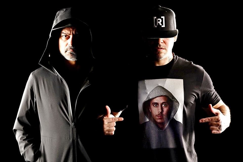 'Rap Bruto',con el ex Calle 13. aparece en el disco.