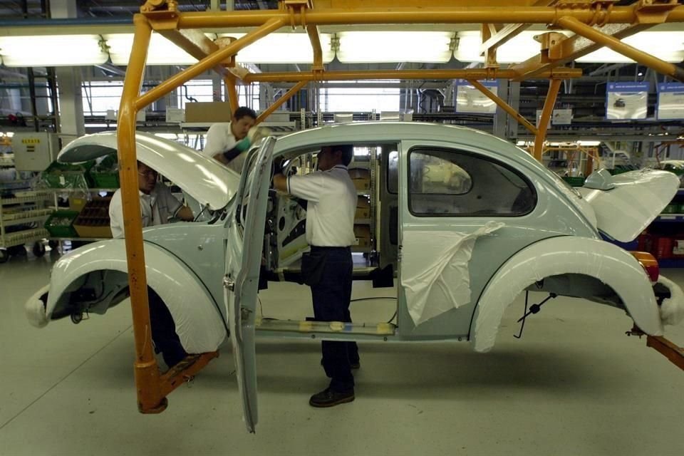 Planta de ensamblado de la última edición del VW sedán en Puebla.