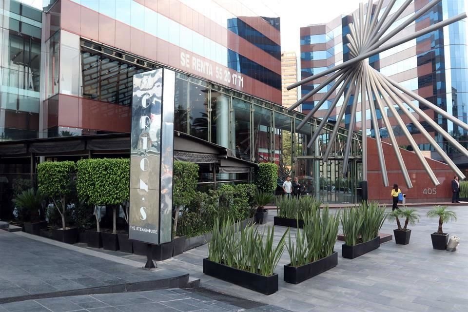 La movilización policiaca por la detención del abogado, Juan Collado, ocasionó alarma en las inmediaciones del restaurante Morton's, en Miguel Hidalgo