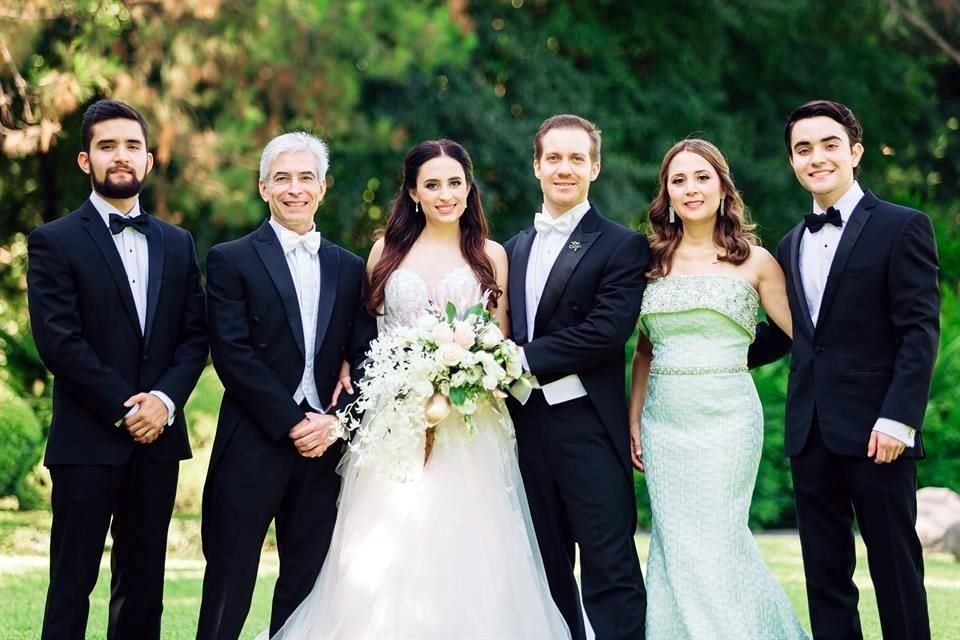 Carlos Ortiz Carrillo, Carlos Ortiz Lozano, los novios, Claudia Carrillo de Ortiz y Andrés Ortiz Carrillo