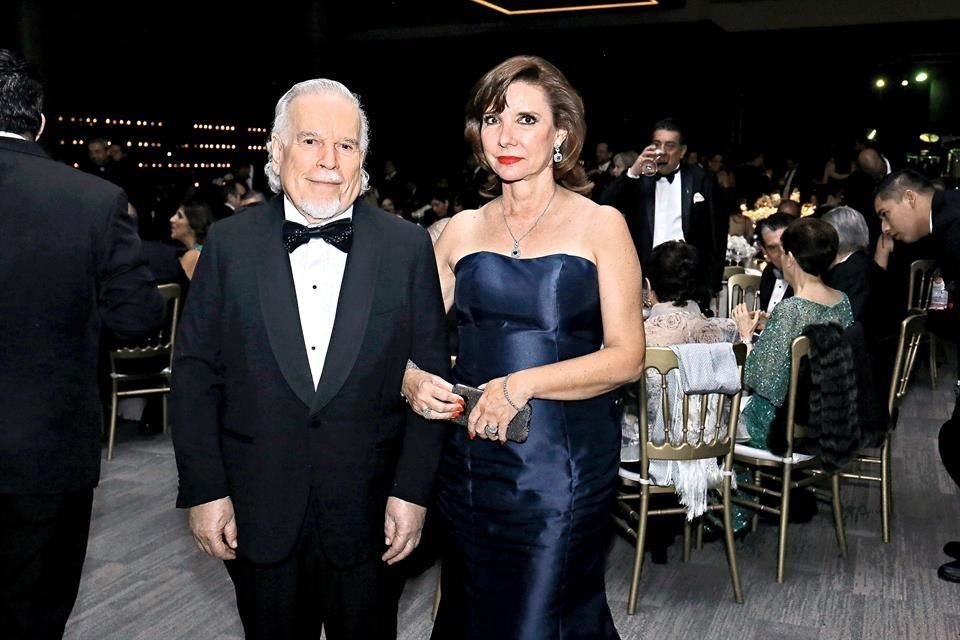Gustavo de la Garza y Carmen Bortoni de De la Garza