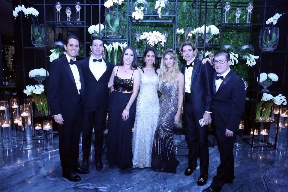 Juan Muhlbach, Mauricio Cáceres, Fernanda Cáceres, Paulina Muhlbach, Andrea Cáceres, Roberto Cáceres y Santiago Ríos