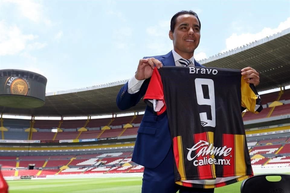 Omar Bravo participará con la UdeG en su amistoso de aniversario.