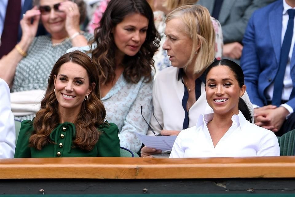 Las Duquesas de Cambridge y Sussex acudieron juntas a la final femenil, en su primer acto público sin sus maridos.