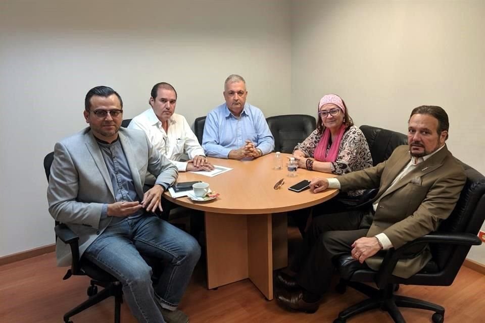 Representantes de Vertebra, Redes Quinto Poder (RQP) y Colectivo Nosotros señalan que el Isssteleón y la Secretaría de Seguridad Pública se han demorado en responder a las solicitudes.