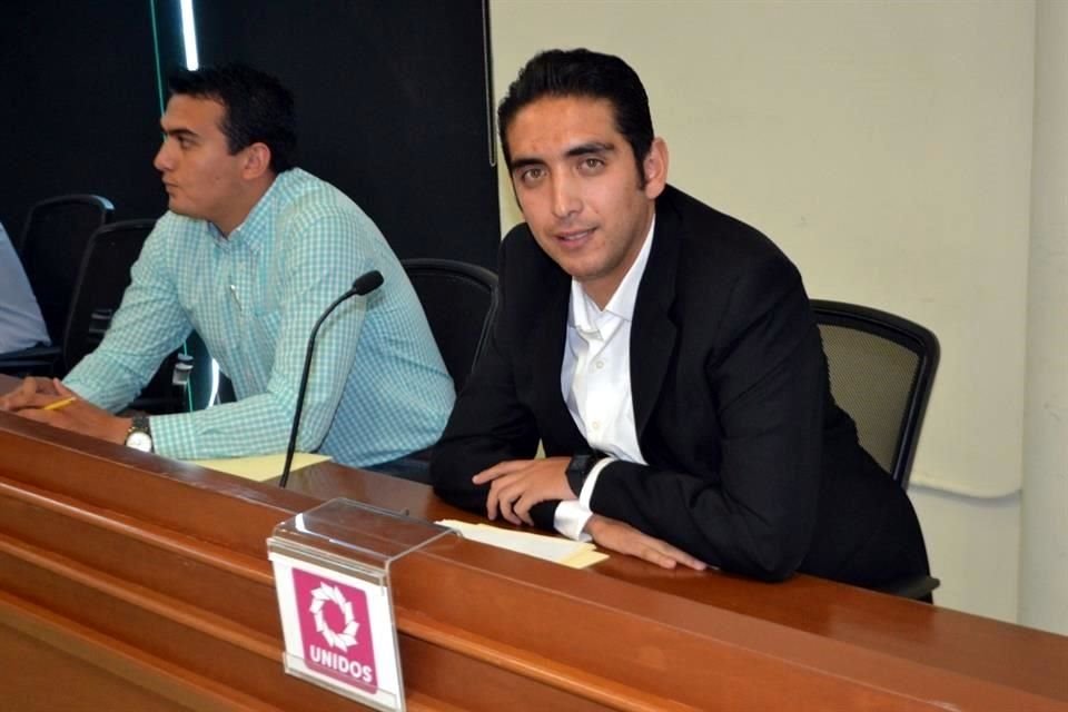 El Instituto Electoral de Coahuila registró en sesión ordinaria del 15 de julio de 2019, a Rubén Humberto Moreira Guerrero,como representante de su partido Unidos.