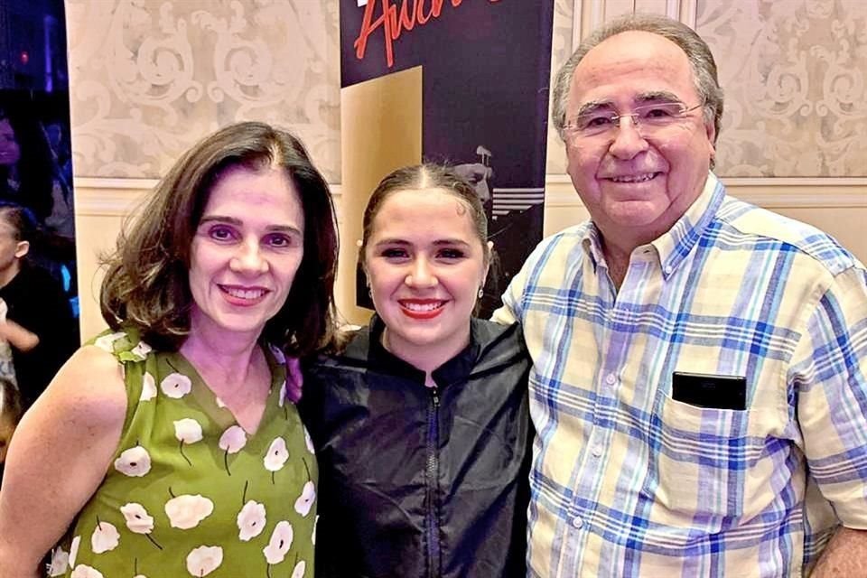 Verónica Muguerza de Pérez,<br>Romina Villarreal Pérez y Alejandro Pérez
