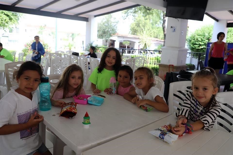 Zuri Guerrero, Elisa Tamez, Bertha Luz Arellano, Zoe García, Antonella del Angel y Valeria Rojas
