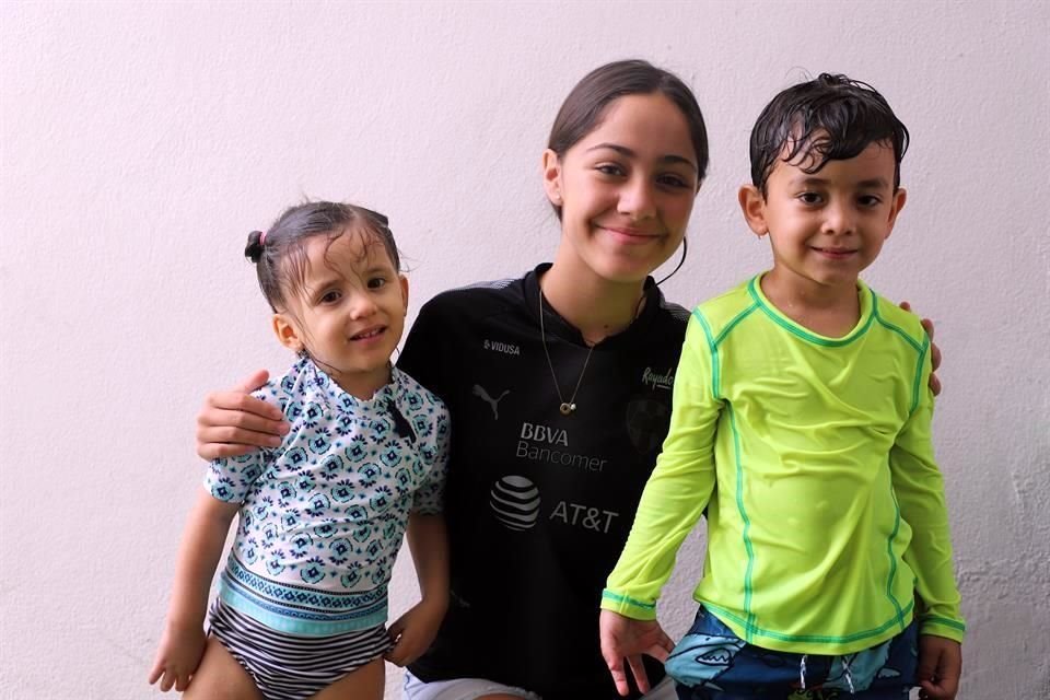 Daniela Benavides, Ana Paula Torres y Emilio García