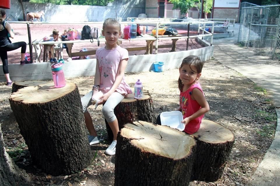 Lucía Paulina Gómez López y Sofía Robles