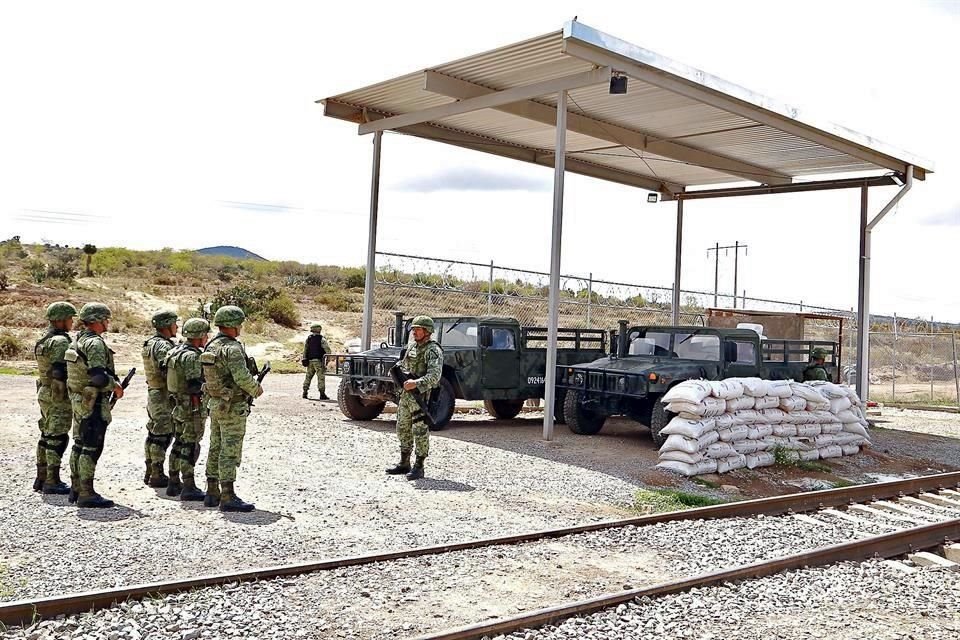 Elementos de la Policía estatal, auxiliar y del Ejército Mexicano confirmaron que mantienen operativos constantes en las vías ferroviarias que cruzan ambos estados.